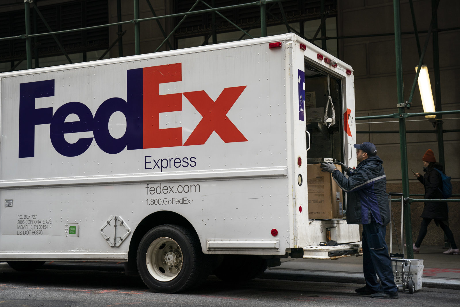 FedEx Drops Amazon US Contract - Not a Worrisome Move